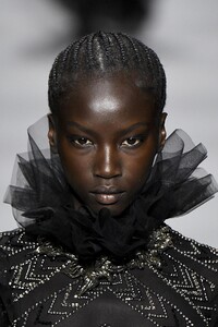 detail-defile-alberta-ferretti-automne-hiver-2020-2021-milan-detail-33.thumb.jpg.649e635a673a28fd83288a7ece24e923.jpg