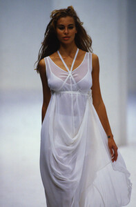 dolce-gabbana-ss-1994.thumb.jpg.2f043ddc9aad645a6efb59c782e66ea0.jpg
