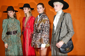 etro-bsb-rtw-fall-2020-da-014.thumb.jpg.e7a958f8b3c9ad47f04ff9e61c63bcf4.jpg