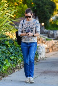 jennifer-garner-out-in-brentwood-02-03-2020-5.jpg