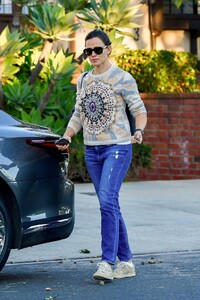 jennifer-garner-out-in-brentwood-02-03-2020-8.jpg
