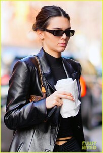 kendall-jenner-rocks-matrix-inspired-outfit-for-lunch-02.thumb.jpg.915082402dfa79afe4467e36d6c57720.jpg