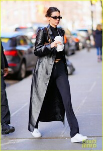 kendall-jenner-rocks-matrix-inspired-outfit-for-lunch-03.jpg