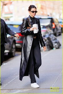 kendall-jenner-rocks-matrix-inspired-outfit-for-lunch-05.jpg