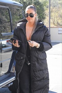 khloe-kardashian-out-in-calabasas-02-05-2020-2.jpg