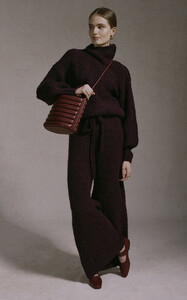 large_staud-burgundy-pax-turtleneck-sweater.thumb.jpg.edacab763c26dd5603608609d4e0af58.jpg