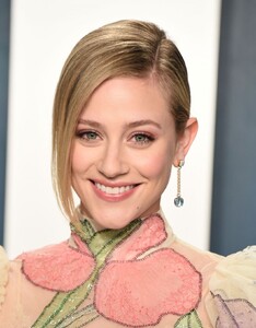 lili-reinhart-vanity-fair-oscar-party-2020-4.jpg