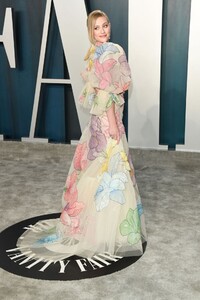 lili-reinhart-vanity-fair-oscar-party-2020-8.jpg