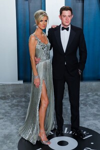 nicky-hilton-vanity-fair-oscar-party-2020-0.jpg
