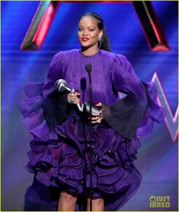 rihanna-accepting-presidents-award-nacp-image-awards-16.jpg