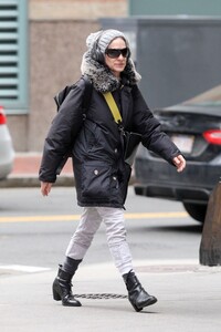 sarah-jessica-parker-out-in-boston-02-05-2020-5.jpg