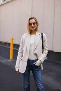vogue-milano-fashion-week-2020-modelle-off-duty-maartje-verhoef.thumb.jpg.673a5b8ff5a171c617062fe2ee7a70fe.jpg