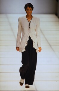 1062497958_giorgio-armani-ss-1994(2).thumb.jpg.0495ad1be6e3c2dc5ed646b8c07b3a81.jpg