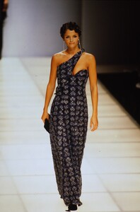 109457245_giorgio-armani-ss-1994(10).thumb.jpg.93b4339b34c60eb2564eac70ad931aaf.jpg