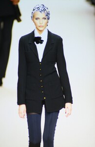 1117481998_chanel-fw-1994(21).thumb.jpg.40aa06822e991bfe7deea3b68f64509c.jpg