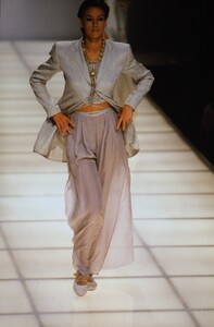 1134120485_giorgio-armani-ss-1994(10).thumb.jpg.1f94b57c73cc4fc50b4aec91d728bbbf.jpg