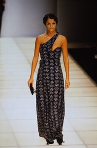 114190120_giorgio-armani-ss-1994(11).thumb.jpg.804a735792ae9f4630a0c5a6c39af133.jpg