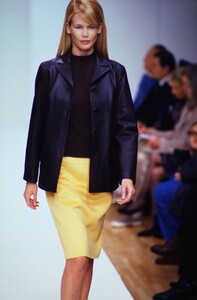 114729372_prada-fw-1995(1).thumb.jpg.d5bc7508d7eeef88ee9815fa8e1c1ae9.jpg