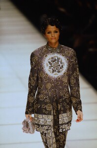 1161021205_giorgio-armani-ss-1994(5).thumb.jpg.d5cb5a68536bf23572f6c22e7621abb7.jpg