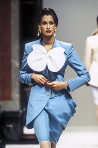 1197048653_HanaeMori1993HauteCouture33.thumb.jpg.4791deb667e5757463d0913ce1256597.jpg