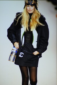 1395004363_chanel-fw-1994(6).thumb.jpg.e521591896758da90840ecca0291f428.jpg