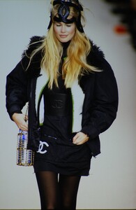 1407372067_chanel-fw-1994(7).thumb.jpg.3645f166080e099552b572dbad17c110.jpg