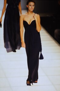 154371560_giorgio-armani-ss-1994(13).thumb.jpg.3724c433bf5fca0c8fc063d4f21b29d4.jpg