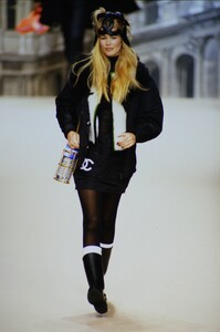 1578390414_chanel-fw-1994(3).thumb.jpg.95cda45288d71c0a4b5ba45ef343d060.jpg
