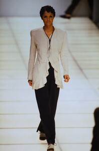 1584457127_giorgio-armani-ss-1994(3).thumb.jpg.e55c7ac9b4dc3c6bff7e5ac1266b368b.jpg