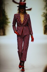 yves-saint-laurent-ss-1995 (27).jpg