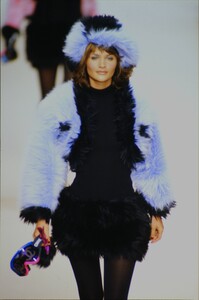 1642949738_chanel-fw-1994(3).thumb.jpg.239b5f77337b0f9f79ea253ff55e5a53.jpg