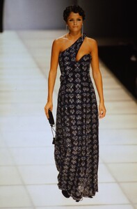 1810950209_giorgio-armani-ss-1994(9).thumb.jpg.7c9c41a54da5621c324f862cccdf1ed8.jpg