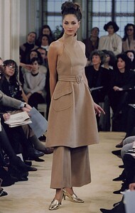 1970869528_prada-fw-1992-5(1).thumb.jpg.91121be4d8f44cc98b2e149b50474d05.jpg
