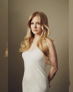 Avril Lavigne 2.jpg