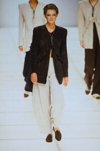 231109279_giorgio-armani-ss-1994(2).thumb.jpg.ff2ffe1af6abd0988e2bbd777a6931ee.jpg