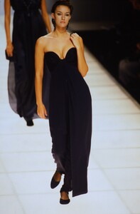 288954674_giorgio-armani-ss-1994(14).thumb.jpg.cdf5541b48622ad153979e41be0eca94.jpg