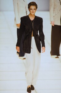 31982395_giorgio-armani-ss-1994(5).thumb.jpg.175feb5346a6ec3ccb0b9196b66eb009.jpg
