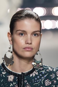 isabel-marant fw20 d1.jpg