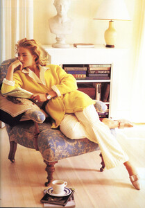 Elaine Irwin - Vogue USA, December 1991 000.jpg