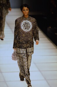528569133_giorgio-armani-ss-1994(6).thumb.jpg.9209805450653cce31539cd95900445c.jpg