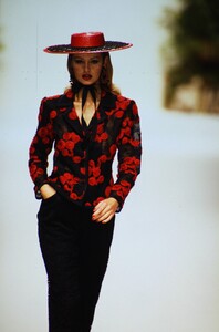 yves-saint-laurent-ss-1995 (6).jpg