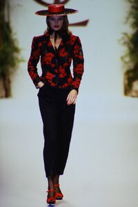 yves-saint-laurent-ss-1995 (3).jpg