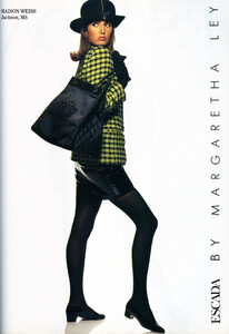 Gail Elliott - Vogue USA, July 1991 001.jpg