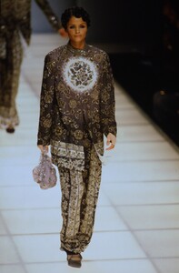 758495414_giorgio-armani-ss-1994(8).thumb.jpg.1404bd0ae1179b46b3b23aca04cdce87.jpg