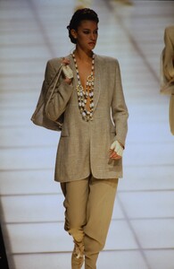 800256065_giorgio-armani-ss-1994(8).thumb.jpg.a662bd1aa81e4a232e86f834e2646825.jpg