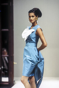 949690418_HanaeMori1993HauteCouture34.thumb.jpg.603b3bf1fe3a07ce0a56748415ab50cf.jpg