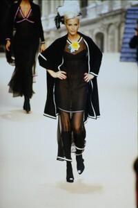 951209989_chanel-fw-1994(10).thumb.jpg.517071d79ad9bc65f71d95c57efa7925.jpg