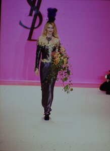 98019371_ysl-fw-1996(18).thumb.jpg.241ea4de51de94e932878b3c56454082.jpg