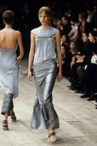 ALEXANDER-MCQUEEN-SPRING-1999-RTW-16-LIISA-WINKLER.thumb.jpg.22c06090d78c5eb45bc87e7fad039fb9.jpg