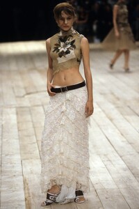 ALEXANDER-MCQUEEN-SPRING-1999-RTW-60-LIISA-WINKLER.thumb.jpg.b7bb251be7623300a524c3d4fb1a0175.jpg